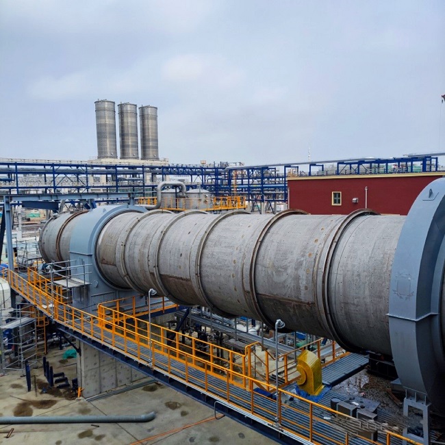 天华院为国内首套戊烷溶剂淤浆法UHMWPE工艺配套的干燥设备安装完...