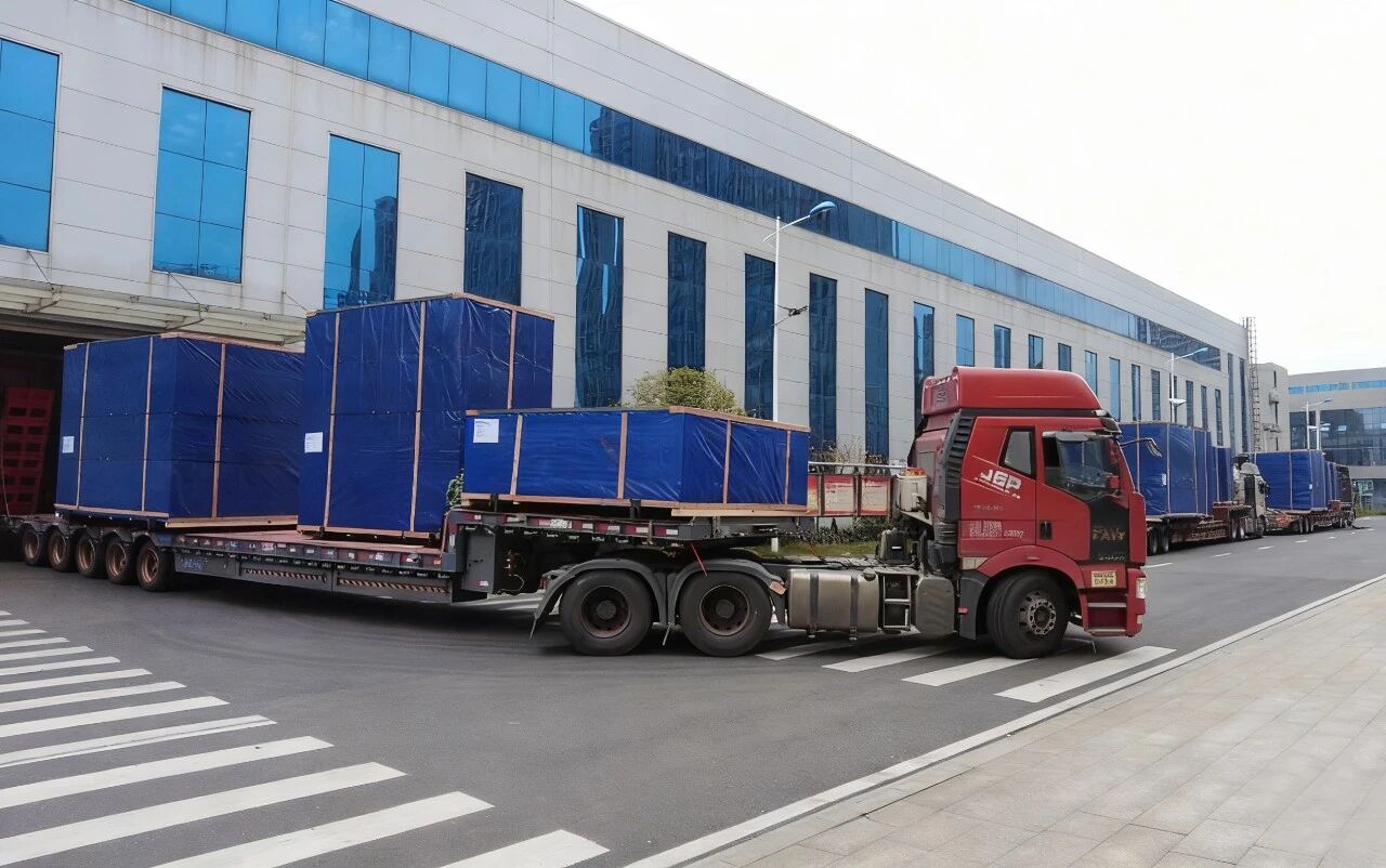 益阳益神63.5吋机液混合硫化机首批发货泰国...